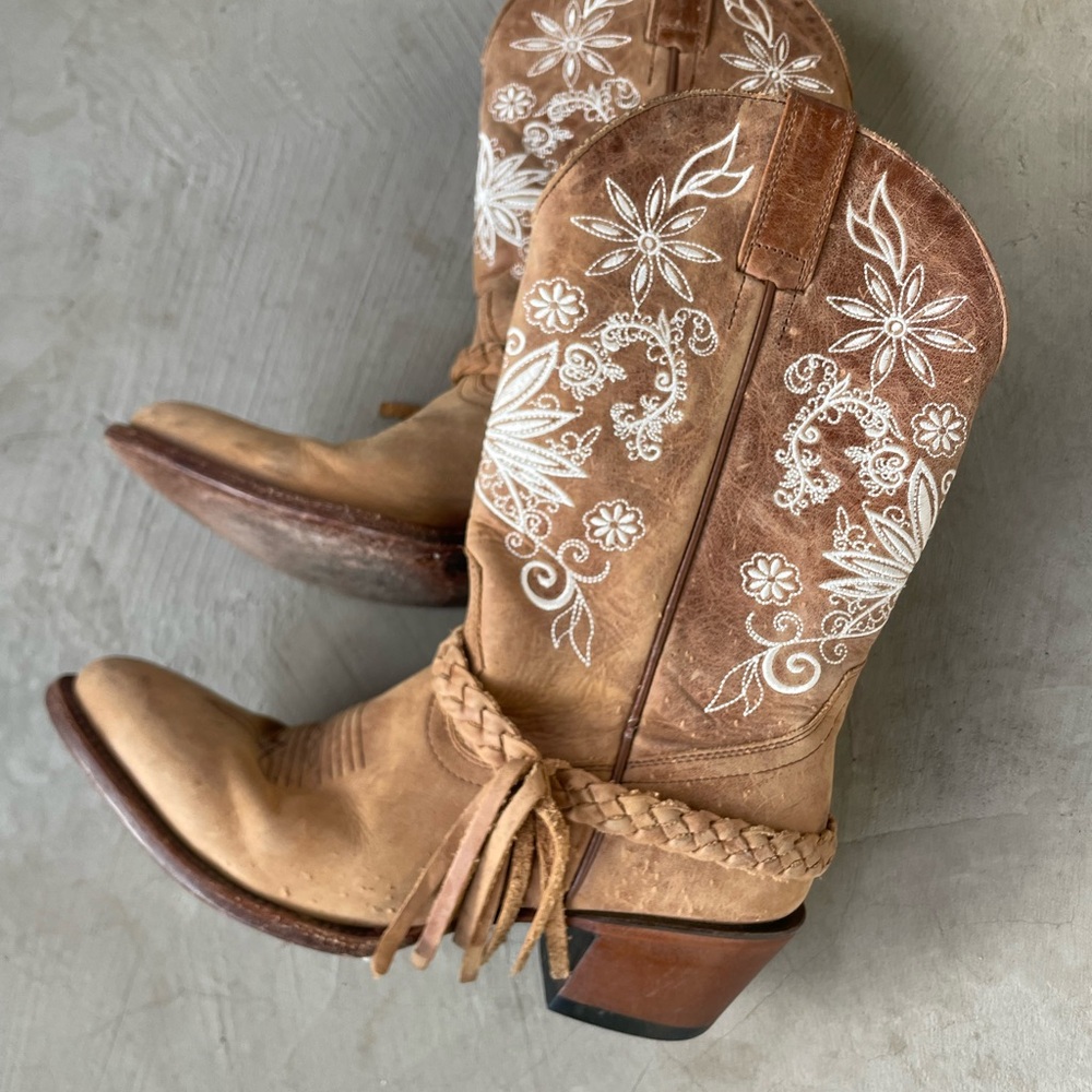 Shyanne | Embroidered Cowgirl Boots - Picture 2 of 8
